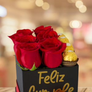 mini box de rosas para cumpleaños, regalo de cumpleaños económico y romántico, caja de flores con Ferrero Rocher y detalle Feliz Cumpleaños a domicilio