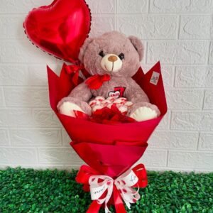 ramos con osos de peluche, detalles con chocolates y globos de corazón, regalos creativos para mujer y arreglos de peluches