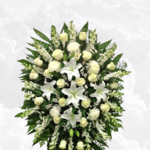 arreglo fúnebre alto y vertical, flores blancas de paz y pureza, tributo floral de pedestal, arreglos de rosas y lirios para funeral