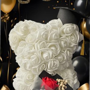 oso de rosas de graduación, regalo original para graduada, oso de rosas blancas con birrete y detalles de felicitación para grado