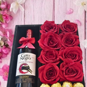 regalo día de la madre con vino Gato Negro, box de rosas rojas con escarcha y Ferrero, detalles de lujo para mujer con licores y flores y anchetas de regalo elegantes